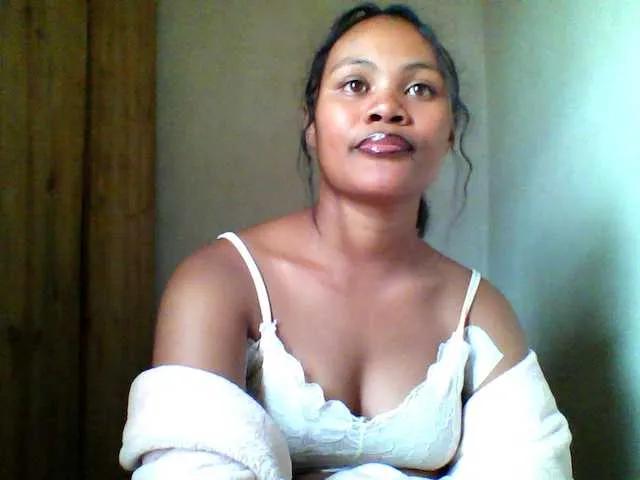 Dilliannah on BongaCams