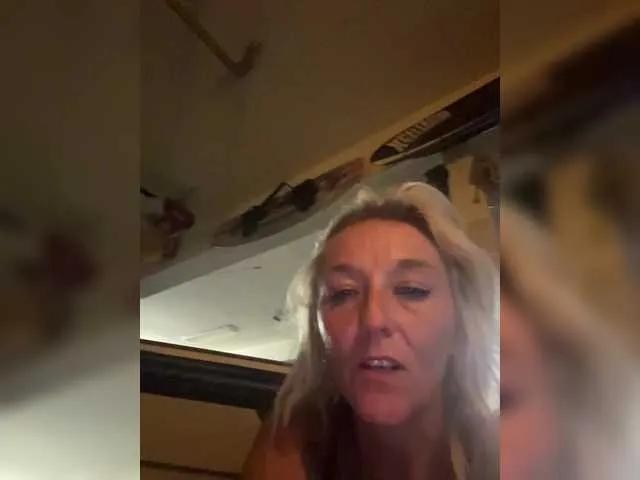 Esagee on BongaCams
