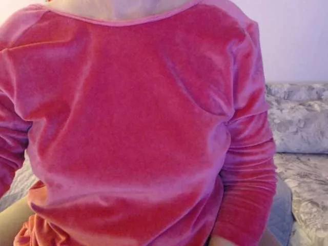goodSnowQueen from BongaCams