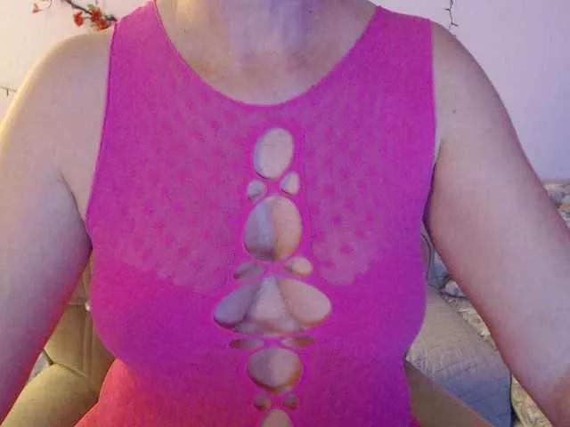 goodSnowQueen from BongaCams