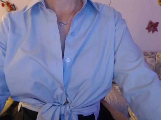 goodSnowQueen from BongaCams