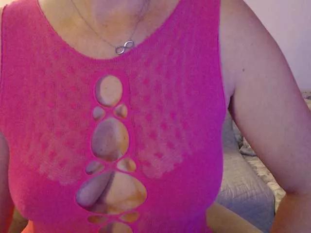 goodSnowQueen from BongaCams
