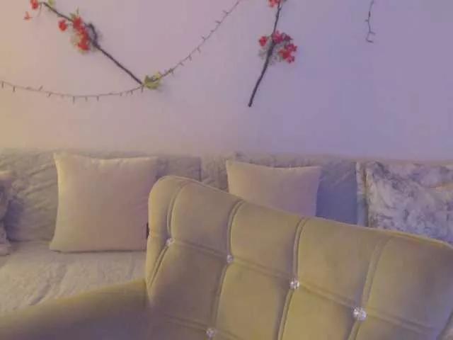 goodSnowQueen from BongaCams