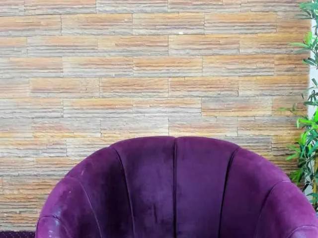 Peachy-Tease on BongaCams