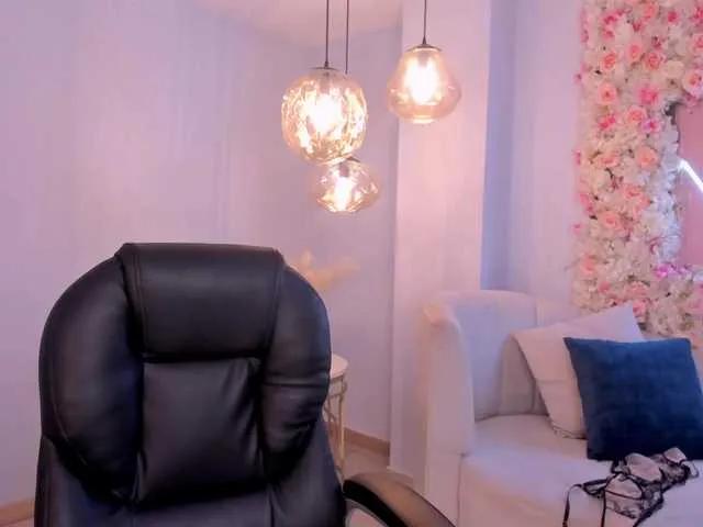 SarahYates on BongaCams