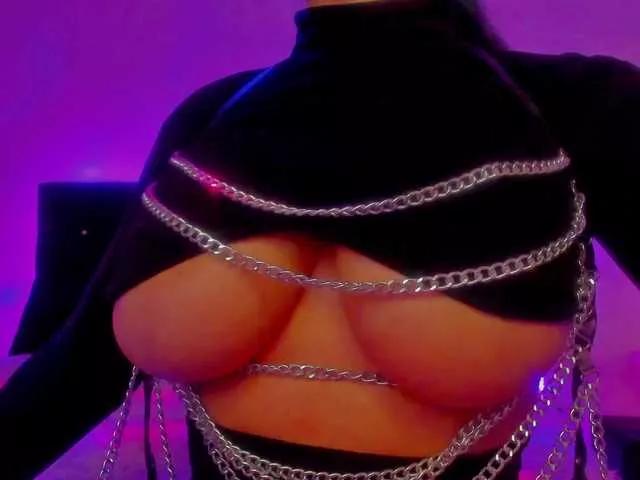 SashaBlue on BongaCams 