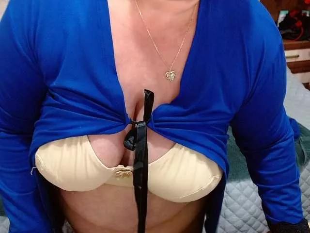 SweetMommaX on BongaCams 
