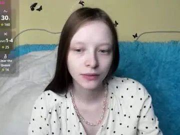 alicehariss — GOAL: stand up [19 tokens remaining] Welcome to my room!  #teen #pvt #feet #pregnant #18