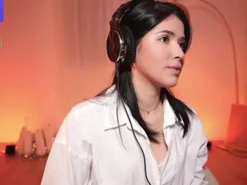 anniehillofficial_ on Chaturbate