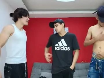 chillbicrew on Chaturbate