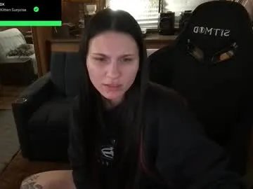 incognitoqueen — hoodie comes off !!! <3 take us private for more spicy action  [559 tokens remaining]