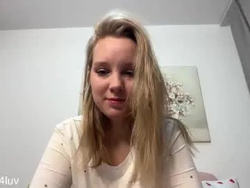 l1n4luv — Hiii, my name Lina !!!! GOAL:  soft touch my belly  #shy #18 #blonde #bigboobs  [35 tokens remaining]
