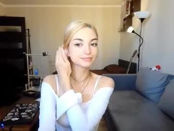loisepadovano — i'm Amelia and #new here #shy #skinny #teen #18 Goal : Remove the bra in the T -shirt^^ [0 tokens remaining]