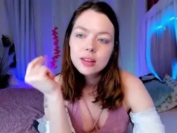 lunarlily7 on Chaturbate