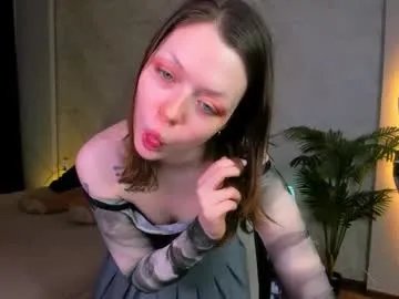 lunarlily7 on Chaturbate