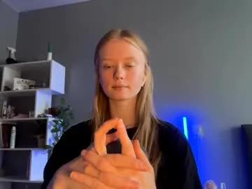 mittietonge — hii, how are you dooooing today? GOAL: look in camera closely  ! #new #teen #student #18 #blonde [0 tokens remaining]