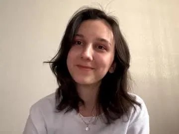 nicolasacovell — Goal: air kiss  My name is Sofia, lets get friends! #young #18 #shy #new [9 tokens remaining]