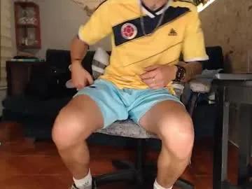 rogert_xx — IT'S ALWAYS GOOD TO MAKE FRIENDS AND EVEN BETTER IF YOU CAN PLAY WIT THIT THOSE FRIENDS #LOVENSE #SHORT #FEET #SOCKS  #LATINO  #BIGDICK