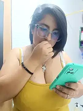 _Angelinaandrade_ — Remove bra