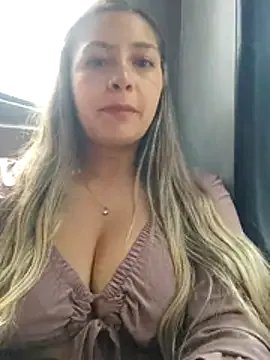 alana_69 — Show tits walking in public