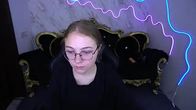 ArrinaWairr on StripChat 