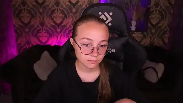 ArrinaWairr on StripChat 