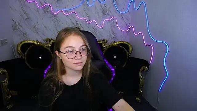 ArrinaWairr on StripChat 