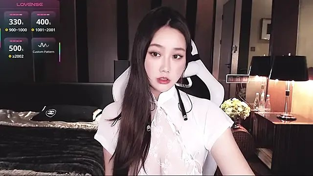 Aurora_-77 on StripChat