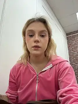 CaitlinSugar on StripChat