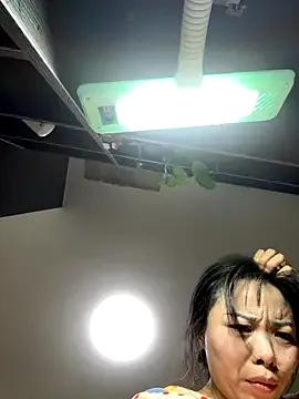 chick-888 — Water spray