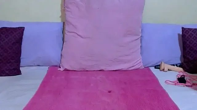 DiamondLuv29 on StripChat