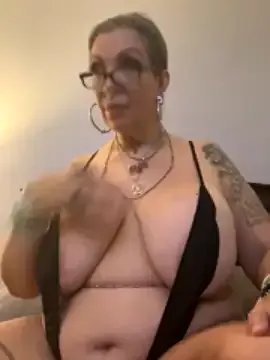 dieseldame1313 on StripChat