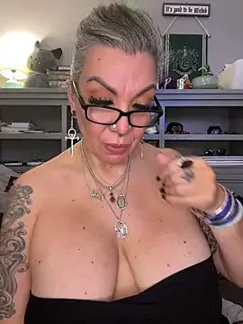 dieseldame1313 on StripChat