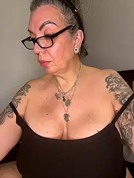 dieseldame1313 on StripChat