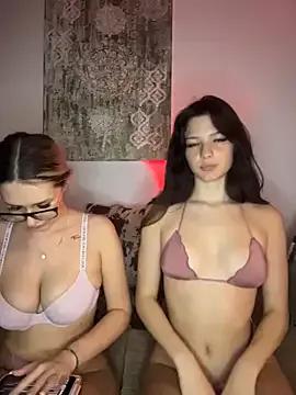 DivineDesireDuo on StripChat 