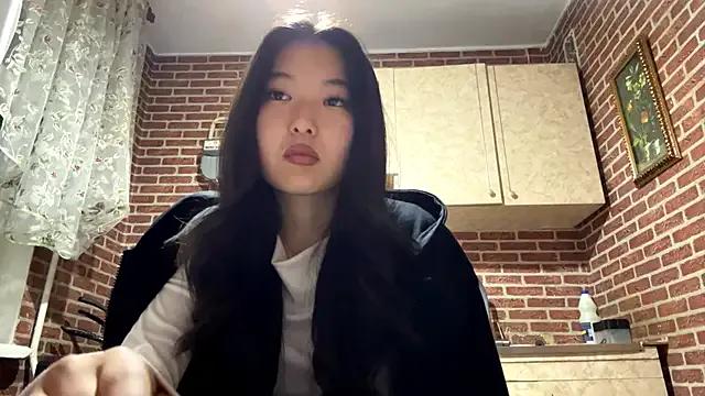 EmmaLeexth — send the cutiest air kiss
