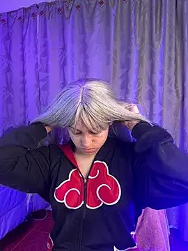 Eymmy_24 on StripChat