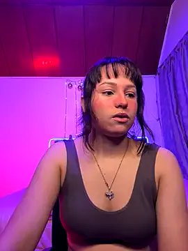 Eymmy_24 on StripChat