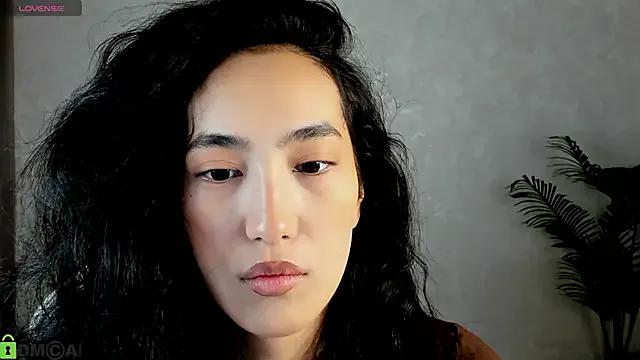 FlirtyAura — playing with lips