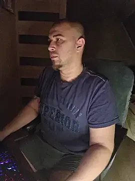 Foxyshaved on StripChat