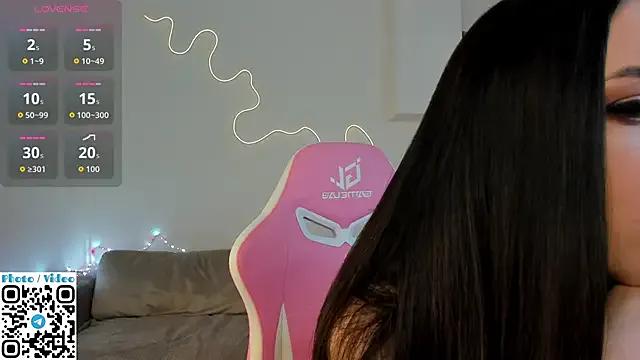 Helen_Spark on StripChat 