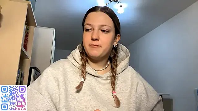 JammieMickiewicz — close kiss for u