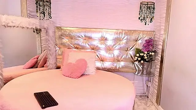 jhade_fox on StripChat