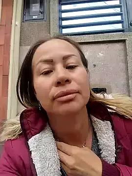 LaraCaliente on StripChat 