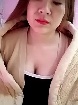 Lily-ross22 on StripChat