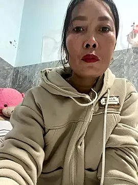 Linaannn on StripChat