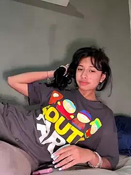 lynn9000 on StripChat 