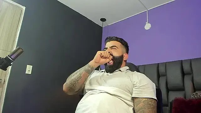 Lyon_vach on StripChat