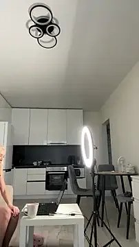 Mia_Roxie on StripChat