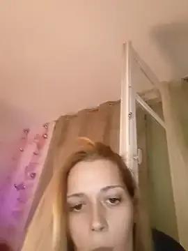 Mila_Luciphya — Je dchire collant pr voir chatte et cul